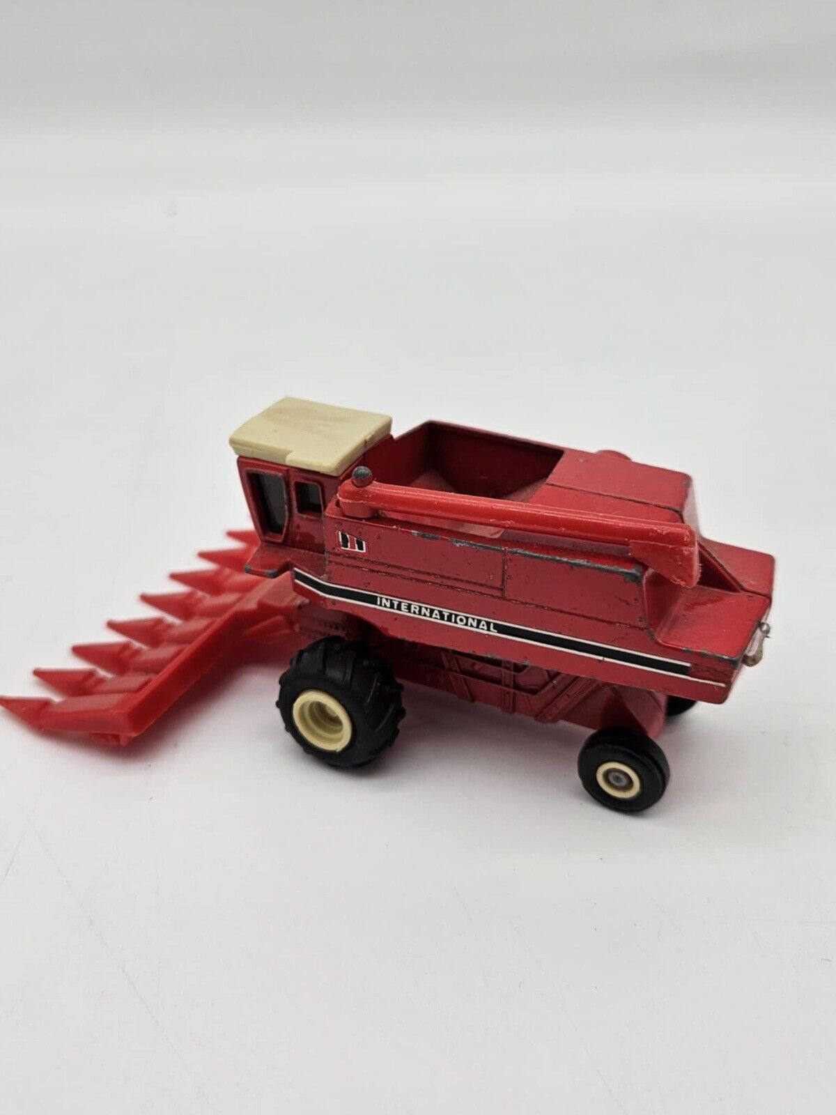 ERTL Case International Harvest Tractors Lot 1:64 Diecast