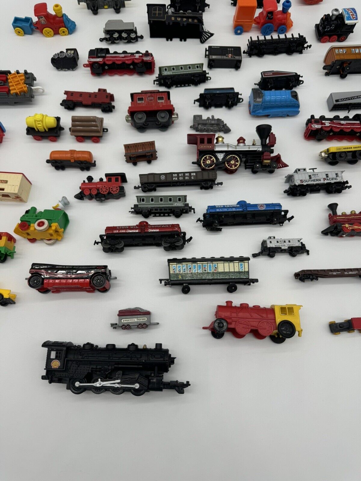 Huge Vintage Train Collectors Lot of 50+ Train Pieces