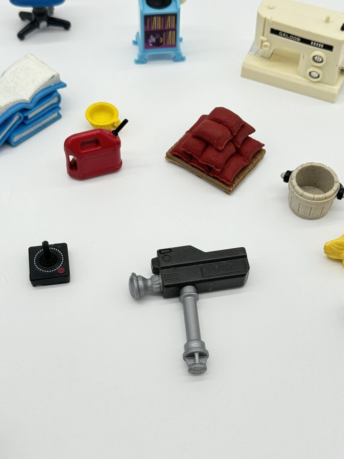 Vintage Dollhouse Miniature Random Tiny Trinkets Lot Of 14 Pieces