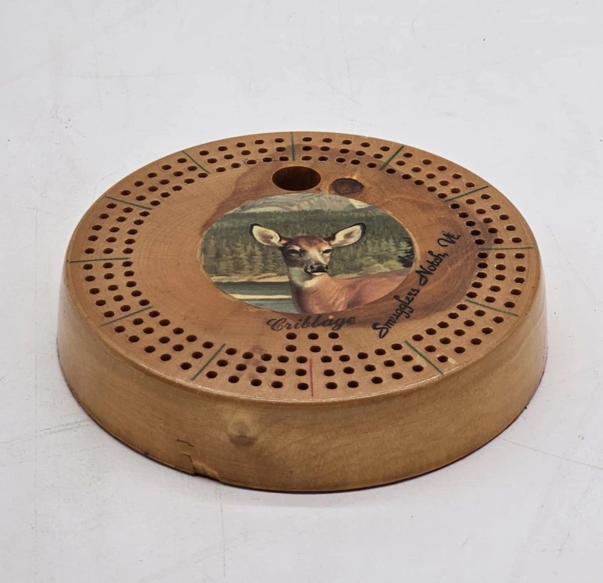 Vtg. 1950s Wood Smugglers Notch, VE Hunting Deer Cribbage Board w/ Felt Bottom