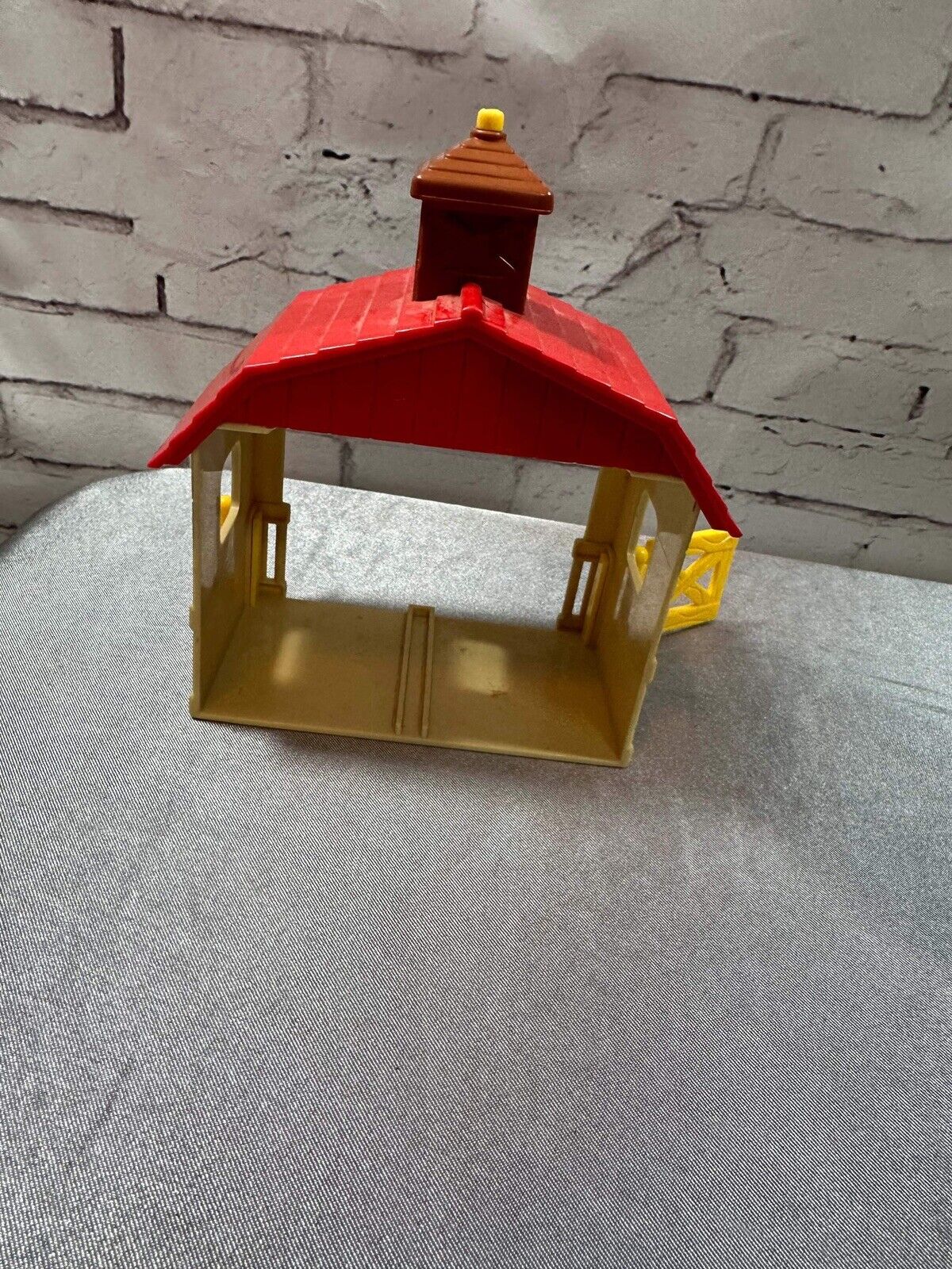 Vintage 1997 Avon Kid Horse Around Barn VTG 004