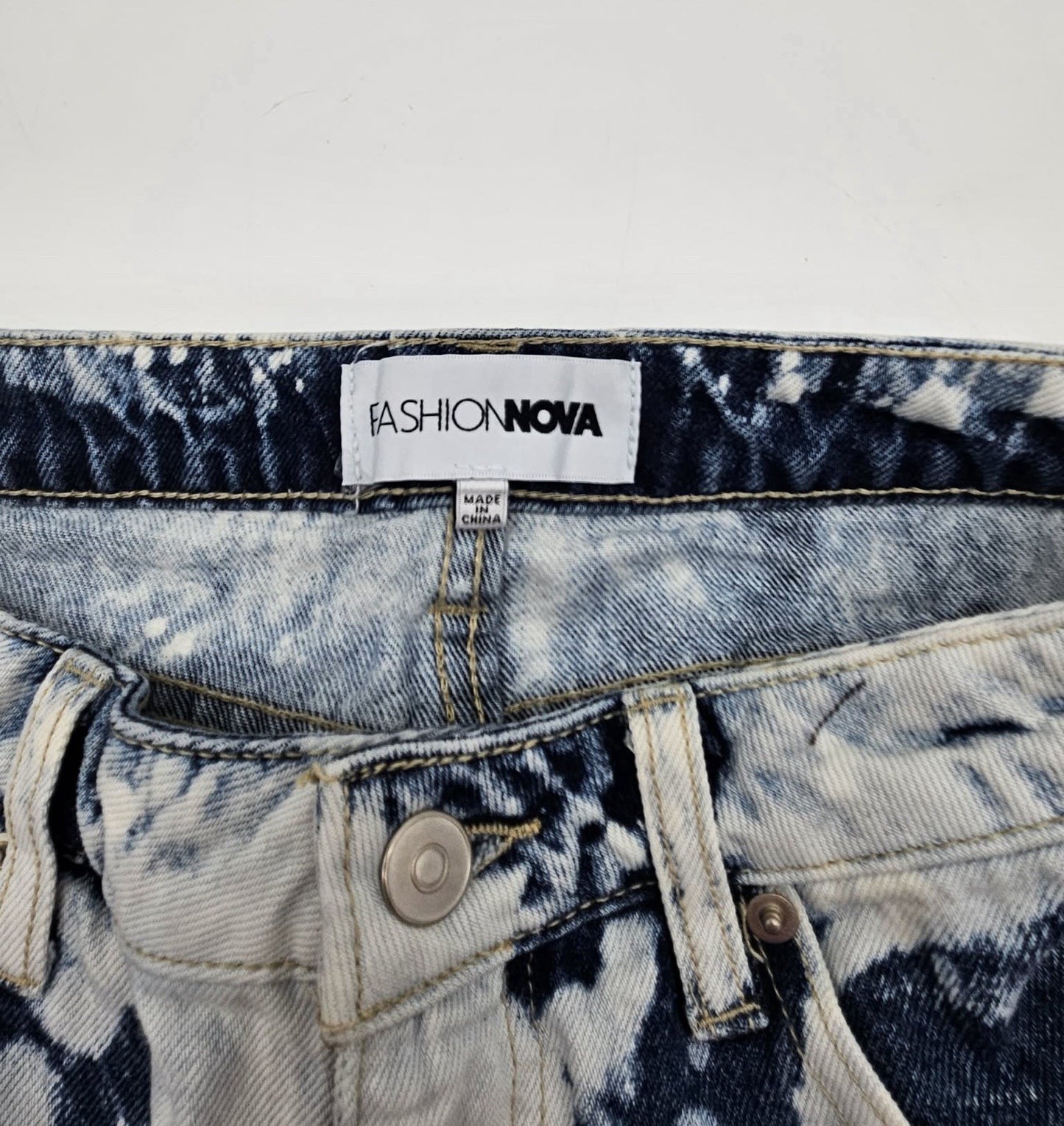 Fashion Nova Acid Wash Distressed Denim Shorts Women’s Sz 3