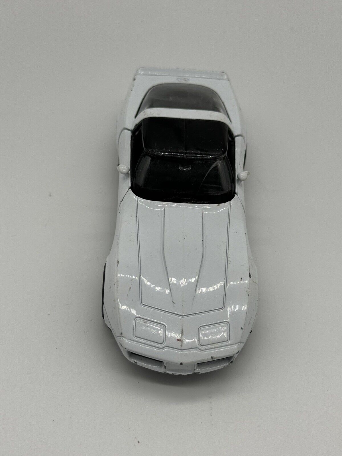 Welly 1982 Chevrolet Chevy Corvette Stingray Coupe White 1/38 Scale DieCast 006