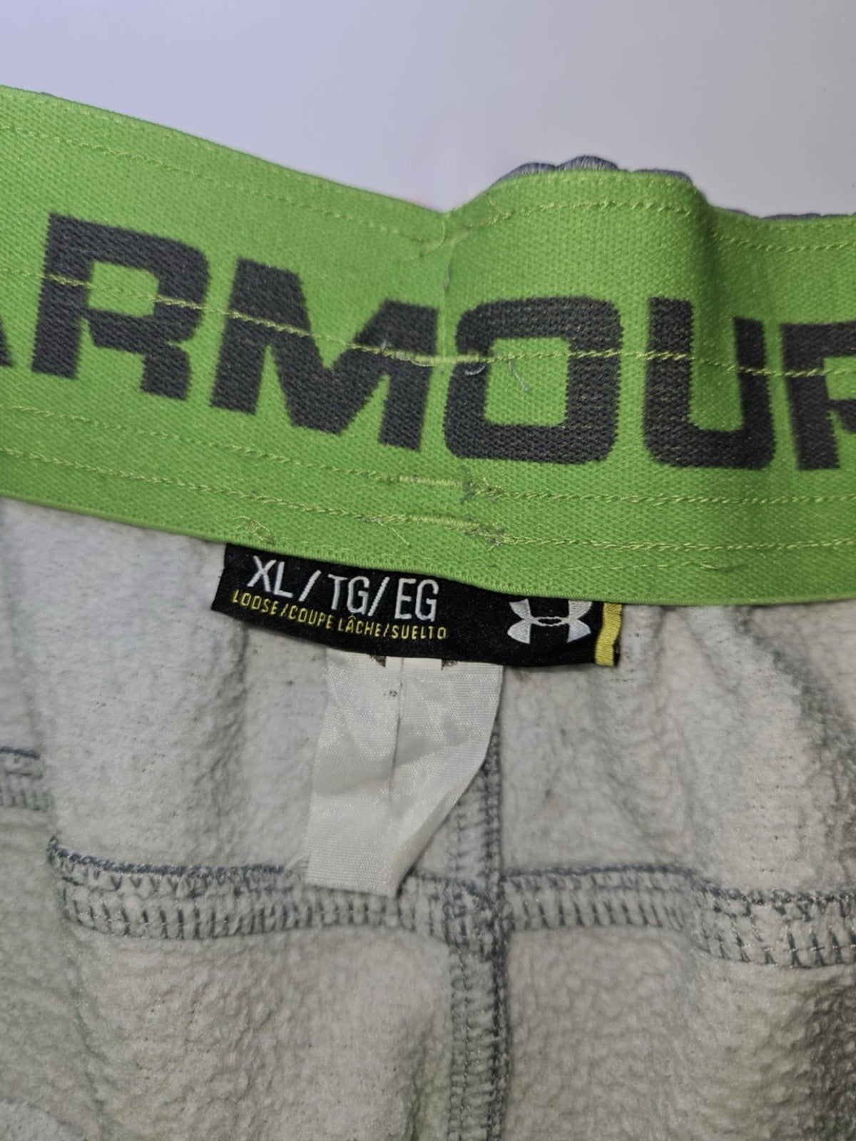 Under Armour Sweats Storm Size XL.  Grey W/ Lime Green