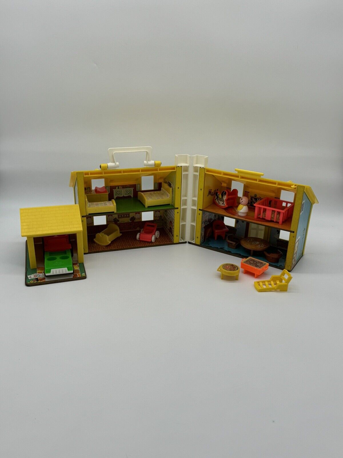 Vintage 1969 Fisher Price LITTLE PEOPLE #952 Yellow House, Figures & Furniture