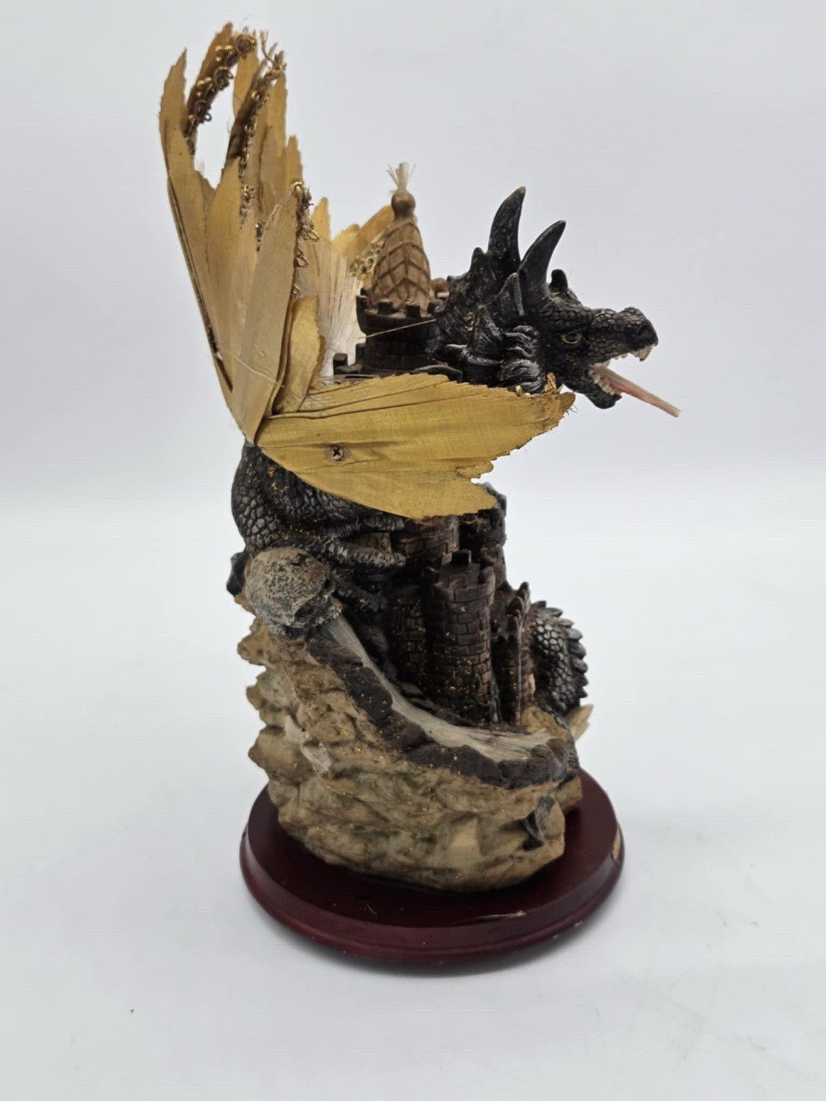 Dragon Guarding its Castle Statuette - Chambord Collection