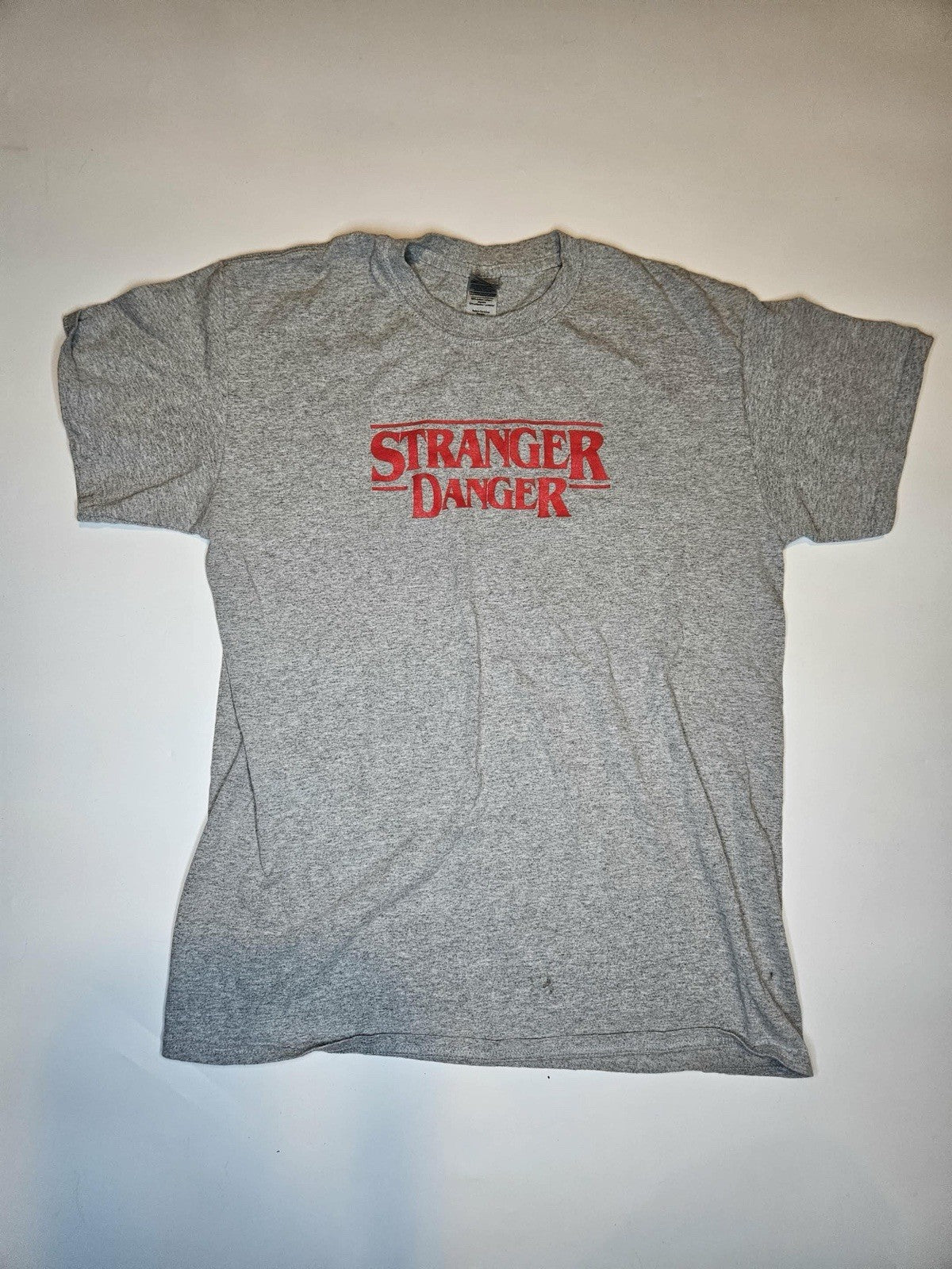 Stranger Things ~ Stranger Danger Graphic T-Shirt Gray Red Print Gildan Sz M