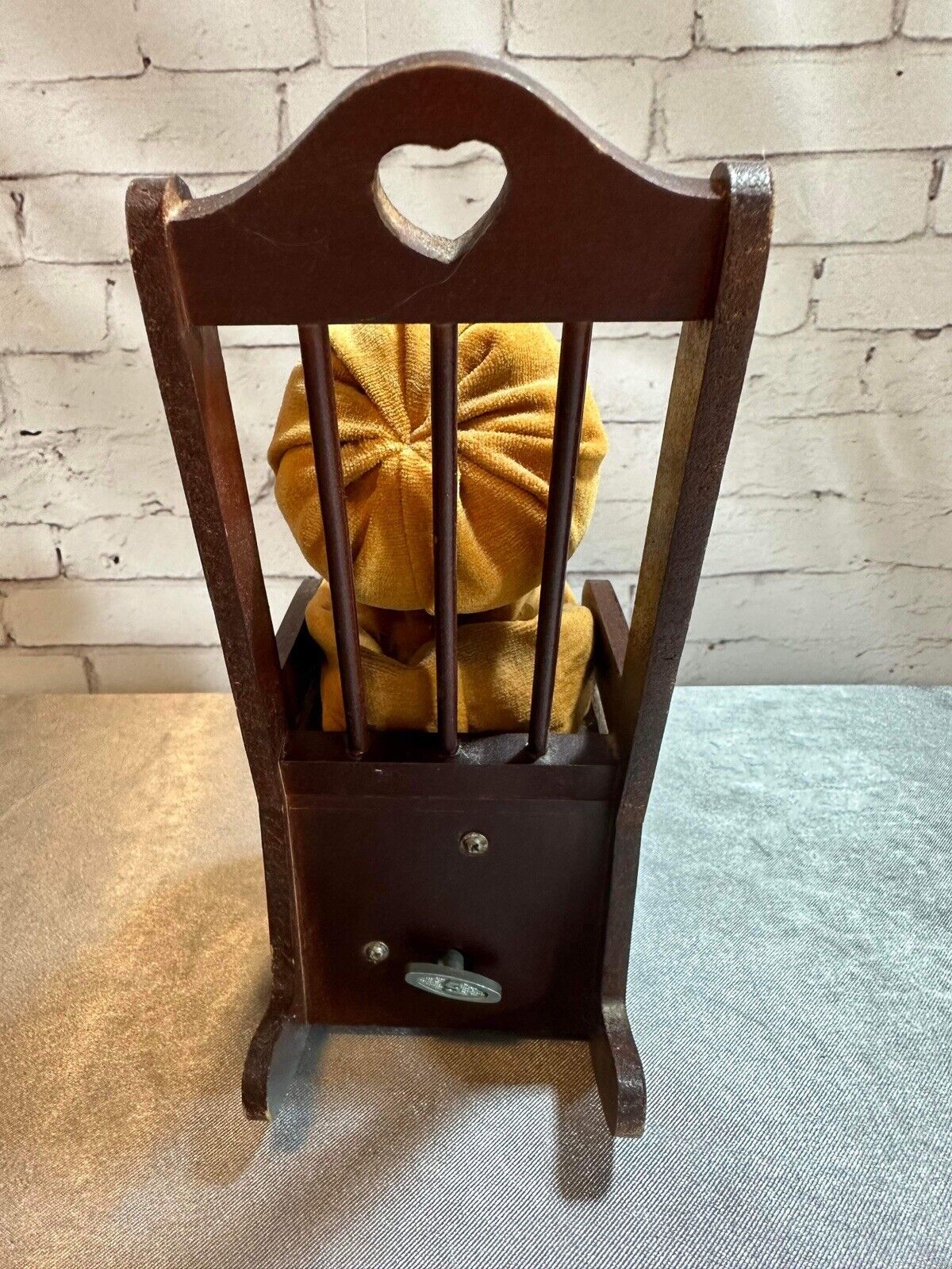 VINTAGE SCHMID MUSIC BOX GIRL ON ROCKING CHAIR "THOSE WERE THE DAYS" Japan