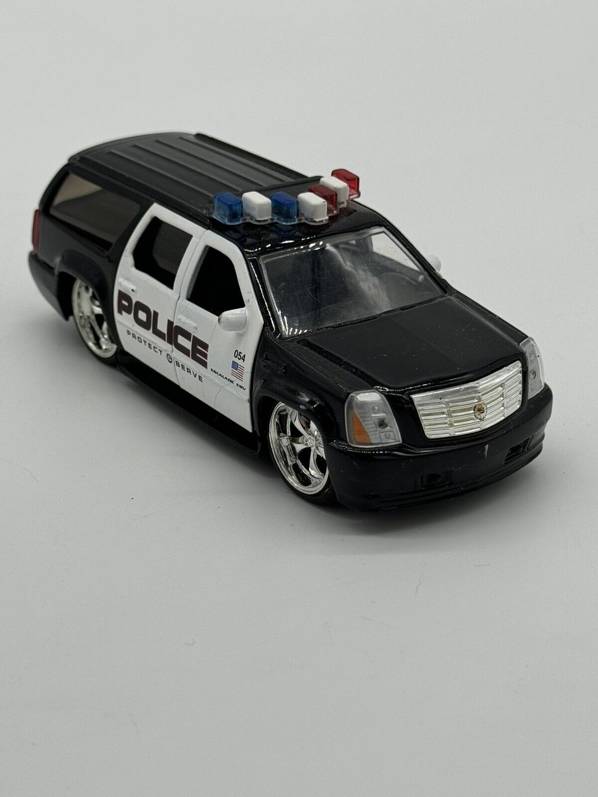 Jada Toys 2007 Cadillac Escalade Police Vehicle 1:32 Die Cast  MTY 005