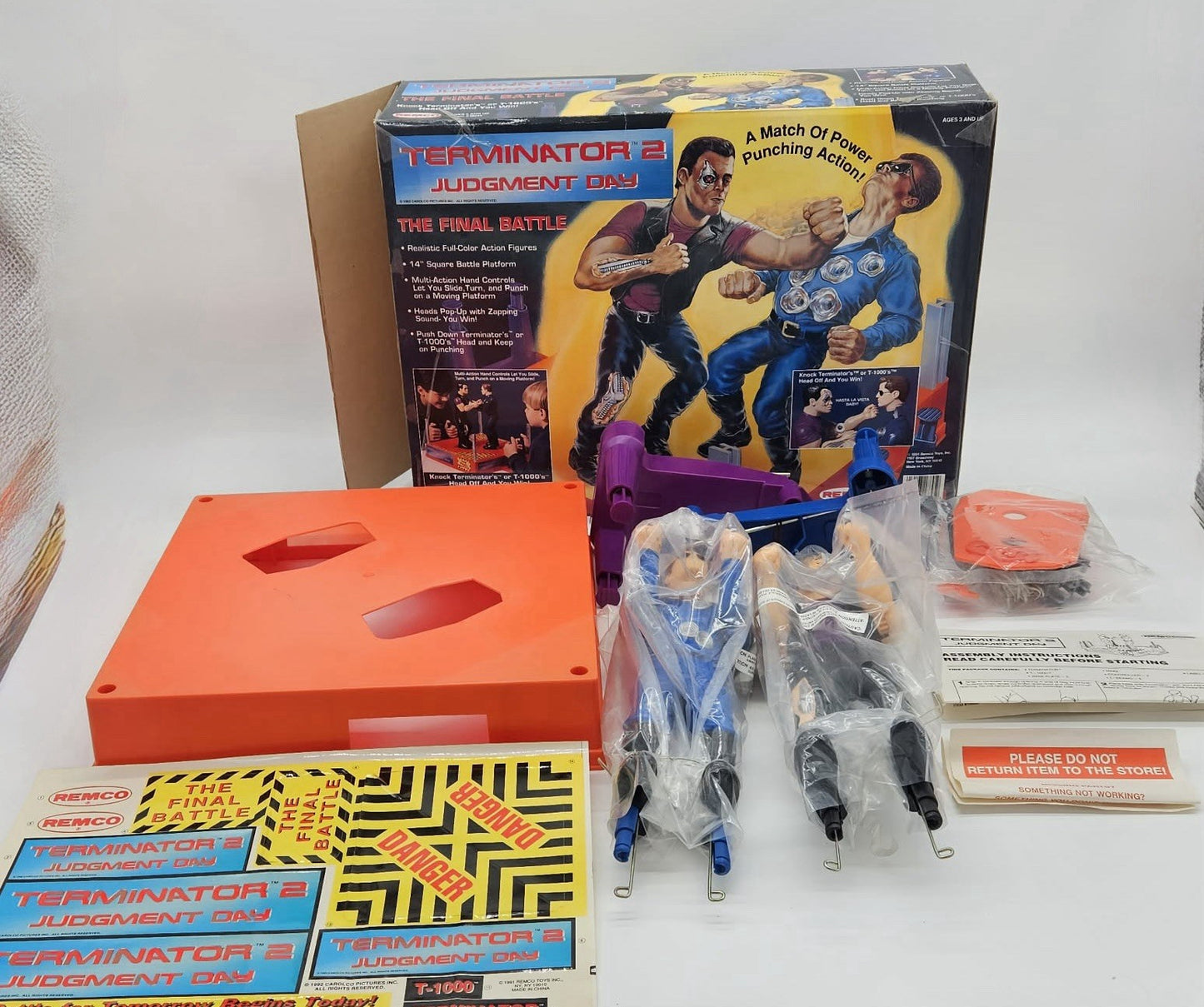 TERMINATOR 2 JUDGMENT DAY FINAL BATTLE ARNOLD ROCK'EM SOCK'EM ROBOTS NEW