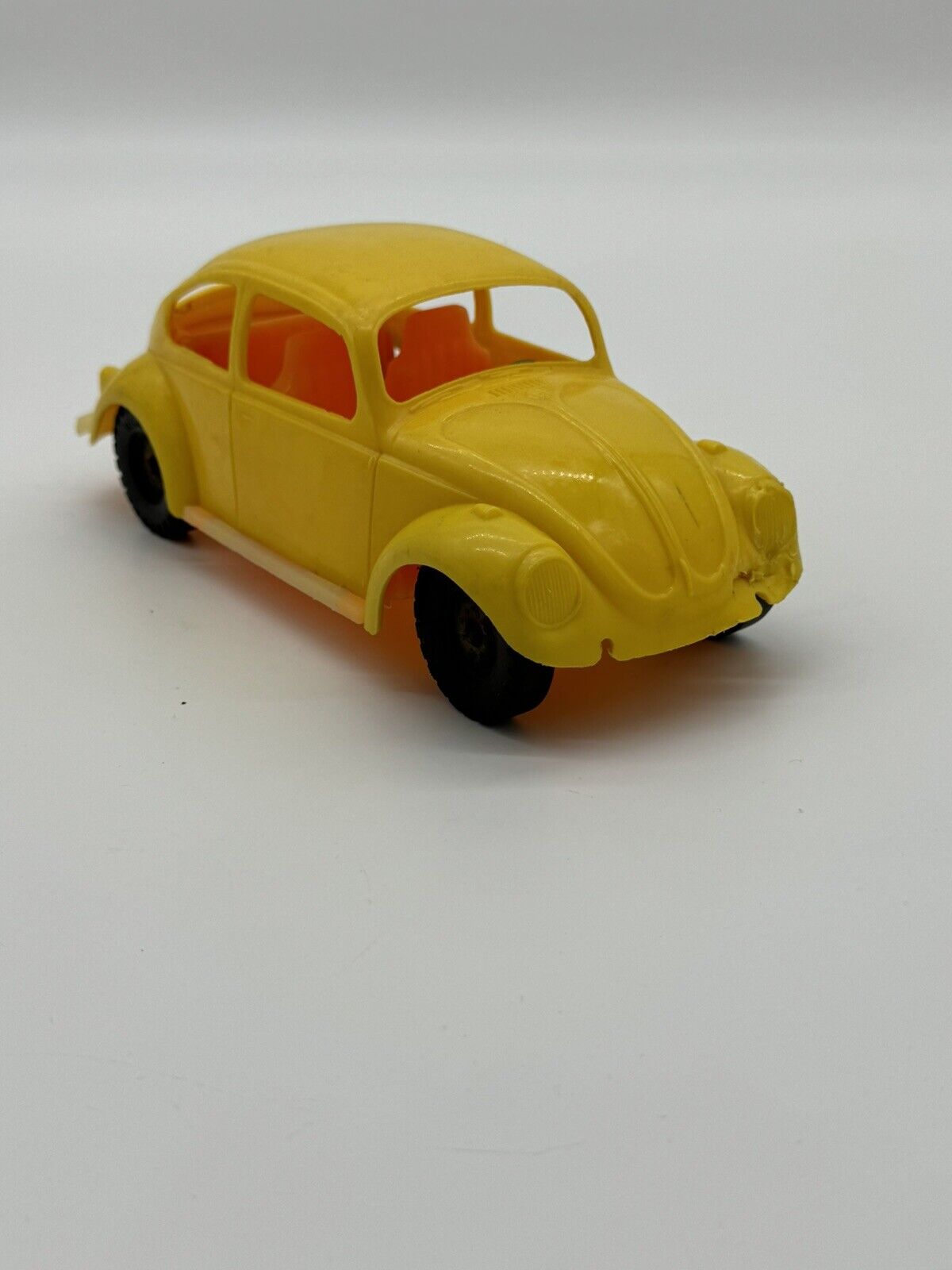 VINTAGE CAR VW BUG VOLSKWAGEN BEETLE PLASTIC TOY YELLOW Gay Toys USA 005