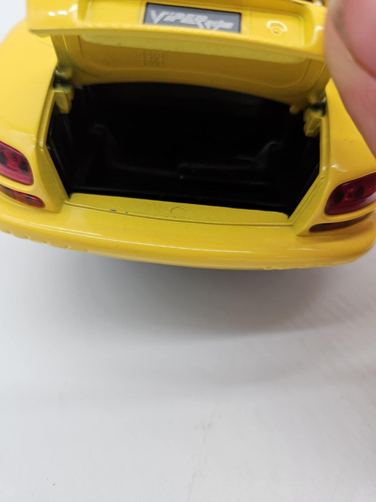 Dodge Viper RT/10 Yellow Bburago Diecast Model 1/18 1:18 Made in Italy