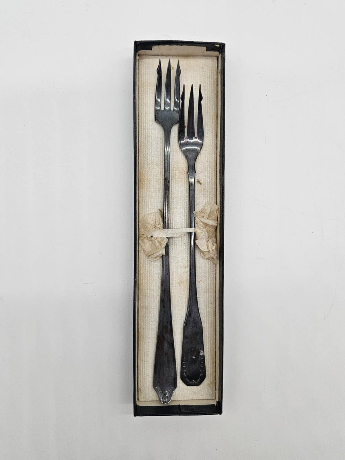 ANTIQUE ROCKFORD QUALITY SILVER PLATE QUARANTEED OYSTER FORKS